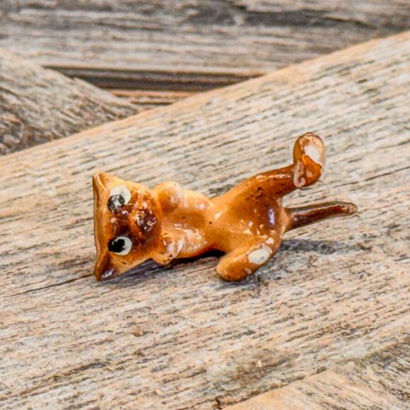 Most Adorable Collection of 9 - Vintage Miniature Cat and Kitten Figurines - Picture 10 of 10